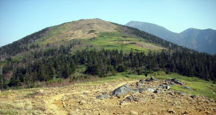 姥倉山との鞍部から見る黒倉山