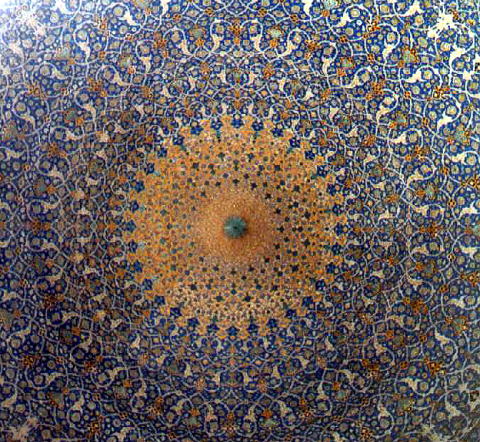 イランのモスクの天井